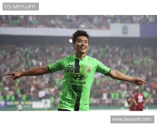 广州足球队的辉煌征程与挑战解析：从默默无闻到赛场传奇